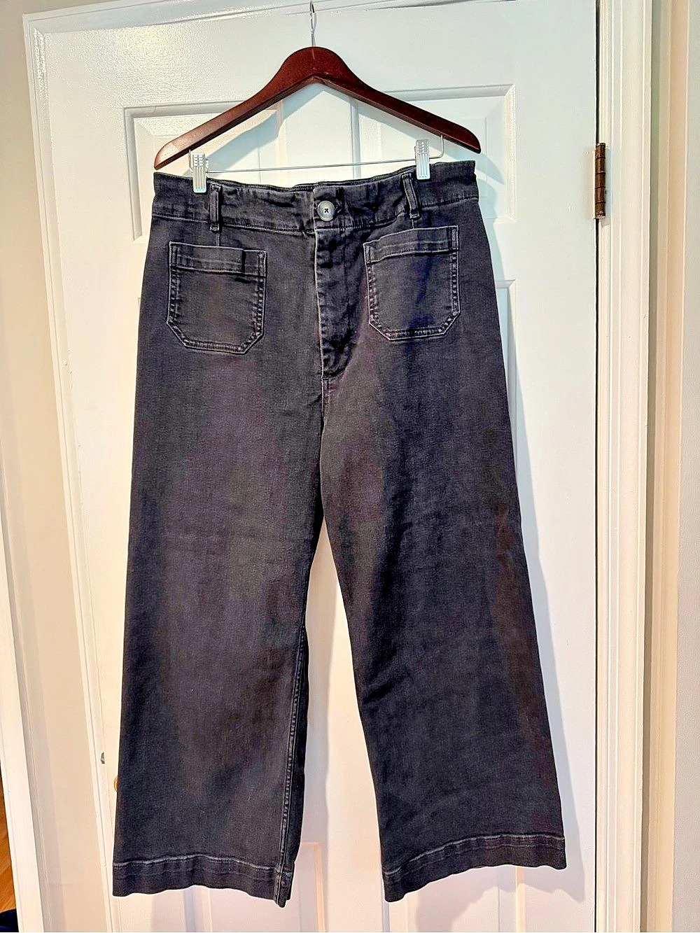 Pilcro Anthropologie The Skipper High-Rise Cropped Wide Leg Jeans. Black; 34